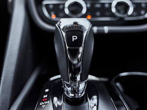 Used 2021 Bentley Bentayga AWD/4WD image 69