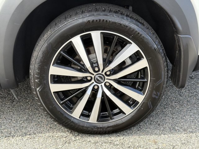 Certified 2024 Nissan Pathfinder Platinum w/ Cargo Package AWD/4WD image 11