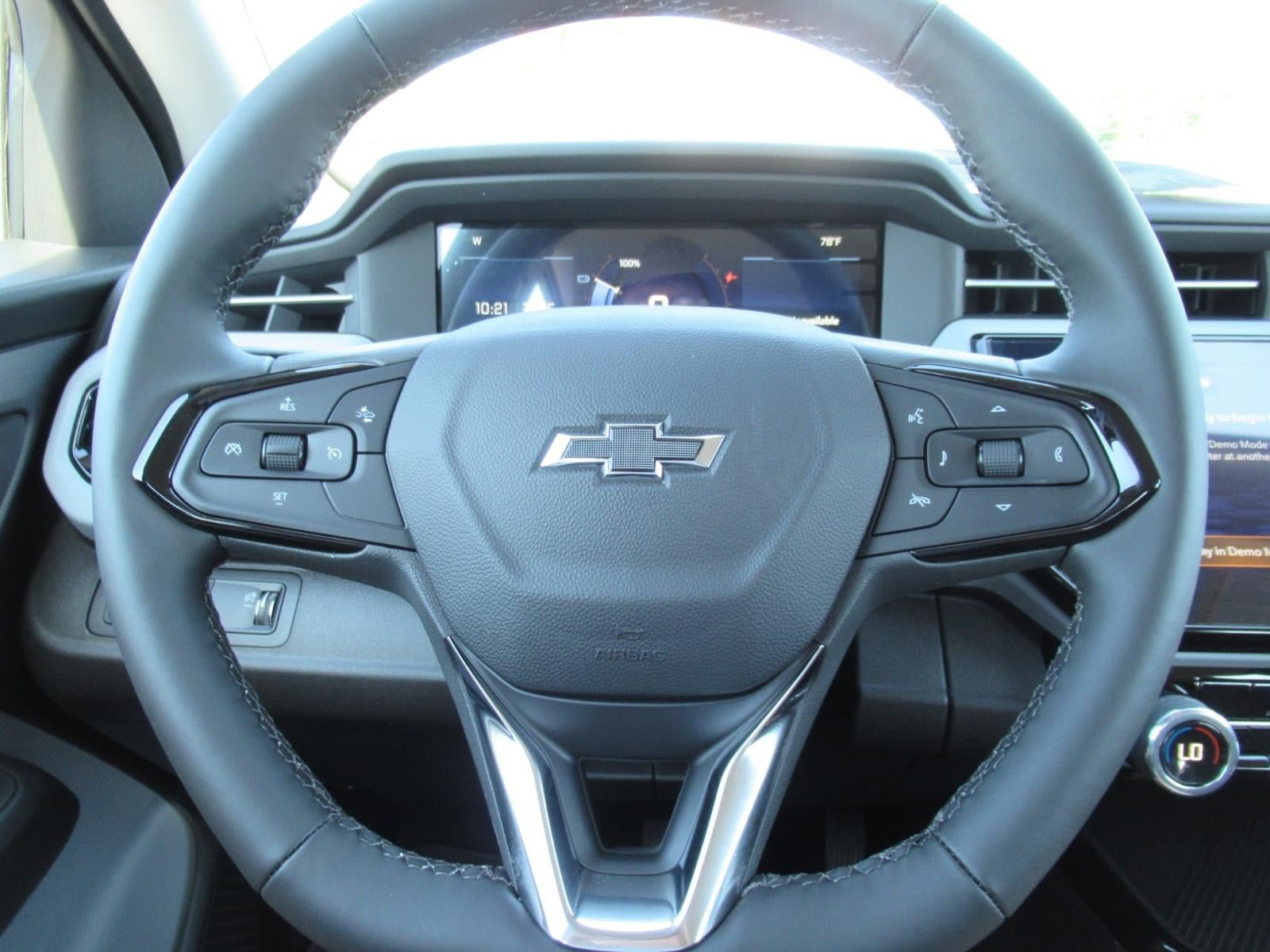 New 2027 Chevrolet Bolt LT w/ Comfort Package FWD image 21