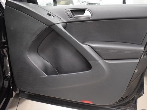 Used 2016 Volkswagen Tiguan SE image 10