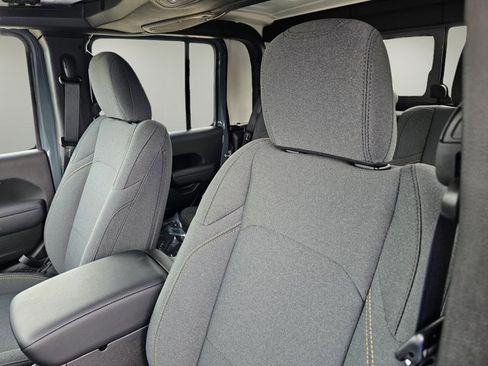 New 2025 Jeep Gladiator Sport image 32