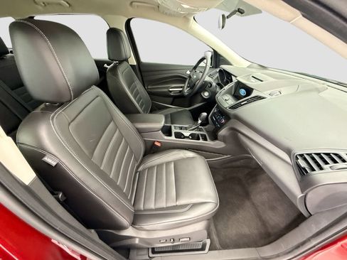 Used 2017 Ford Escape SE w/ SE Leather Comfort Package AWD/4WD image 18