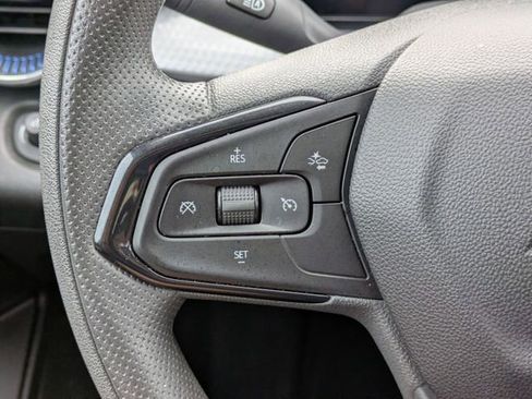 Used 2025 Chevrolet Trax LT FWD image 17