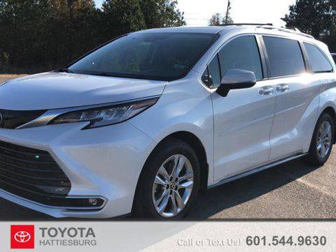 Certified 2024 Toyota Sienna Limited image 1