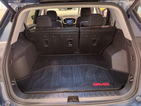 Used 2024 GMC Terrain SLE w/ Driver Convenience Package FWD image 12