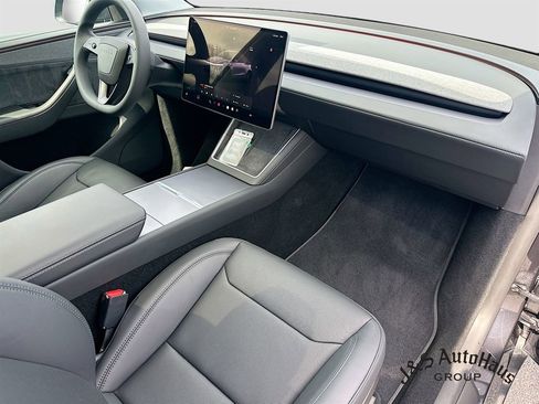 Used 2026 Tesla Model Y Long Range image 36