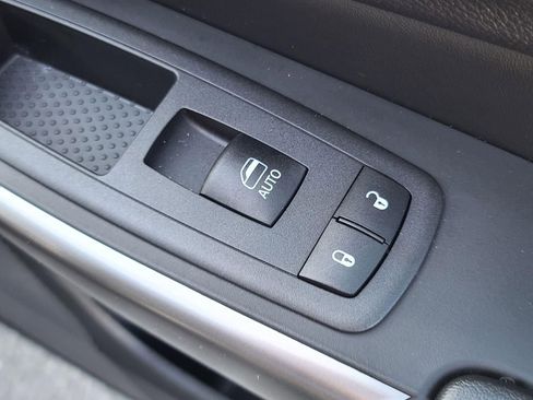 Used 2022 Jeep Cherokee Limited AWD/4WD image 23