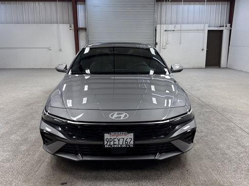 Used 2025 Hyundai Elantra Limited image 24