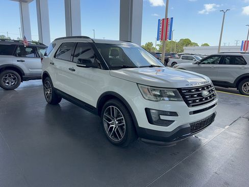 Used 2016 Ford Explorer Sport w/ Equipment Group 401A AWD/4WD image 4