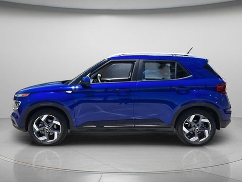 Used 2025 Hyundai Venue SEL image 3