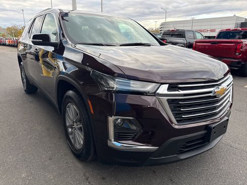 Used 2023 Chevrolet Traverse LT w/ Rear Camera Mirror Package image 4