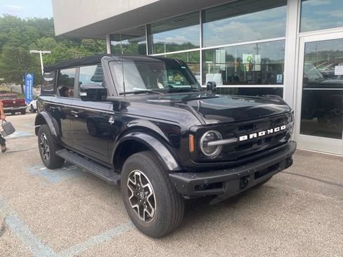 Used 2022 Ford Bronco Outer Banks AWD/4WD image 2