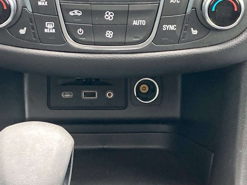 Used 2024 Chevrolet Equinox LT AWD/4WD image 16