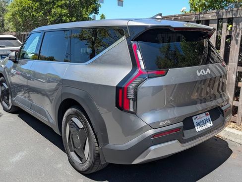 Used 2024 Kia EV9 Light Long Range RWD image 3