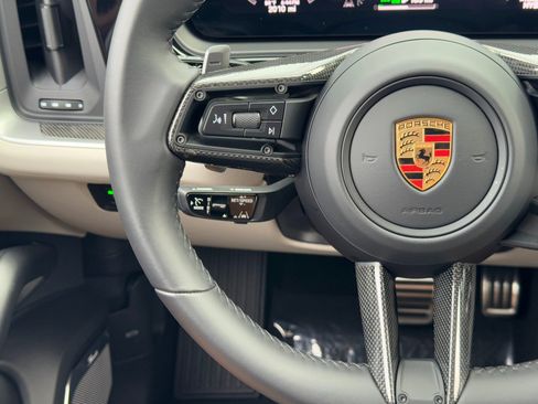 Used 2024 Porsche Cayenne Turbo image 27