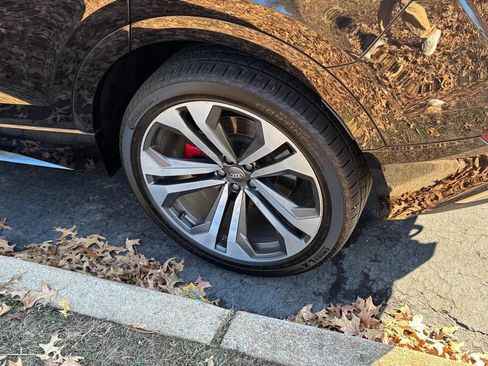 Used 2019 Audi Q8 Premium Plus w/ Premium Plus image 5