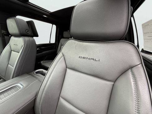 Used 2024 GMC Yukon XL Denali w/ Advanced Technology Package image 38