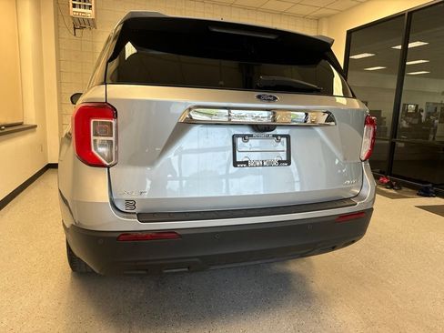 Used 2023 Ford Explorer XLT AWD/4WD image 41