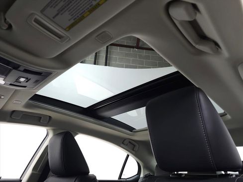 Used 2025 Lexus ES 350 w/ Luxury Package image 17