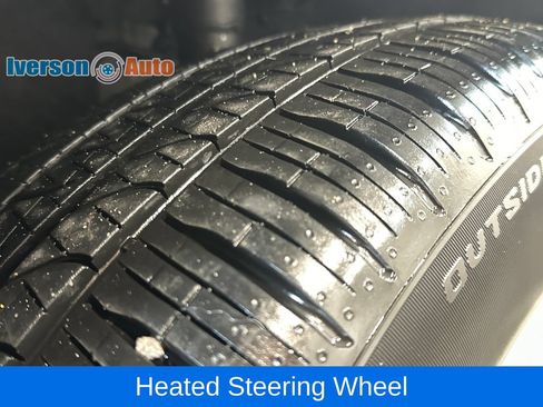 Used 2024 Chrysler Pacifica Touring-L AWD/4WD image 13