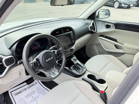 Used 2022 Kia Soul LX w/ Technology Package FWD image 11
