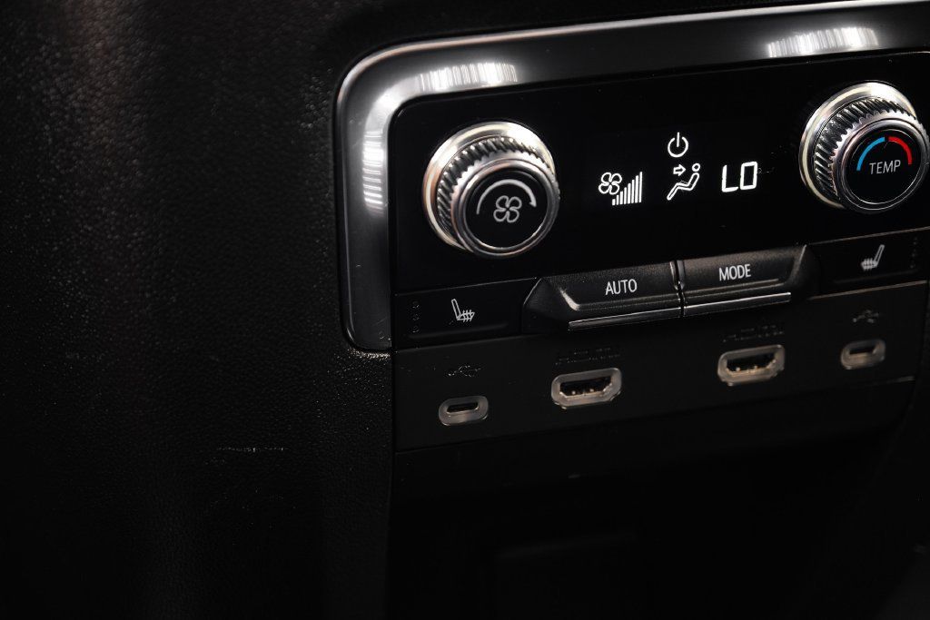 Used 2021 GMC Yukon SLT w/ SLT Premium Package RWD image 40