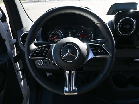 Used 2025 Mercedes-Benz Sprinter 2500 image 2