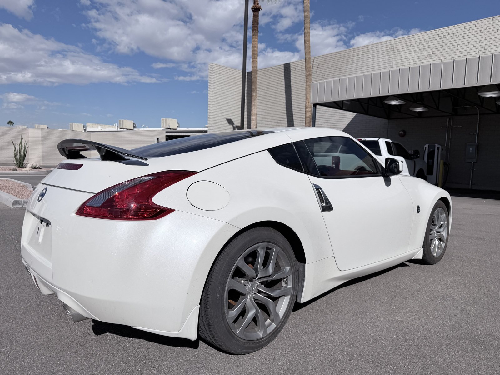 Used 2014 Nissan 370Z Coupe RWD image 4