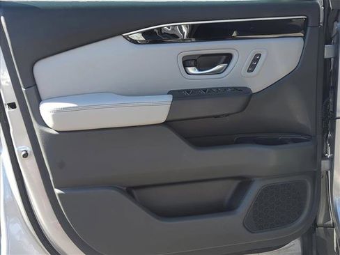 New 2025 Honda Pilot Touring image 10