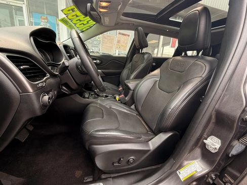 Used 2019 Jeep Cherokee Limited AWD/4WD image 10