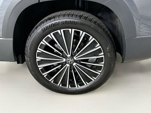 Used 2025 Volkswagen Taos SE FWD image 25