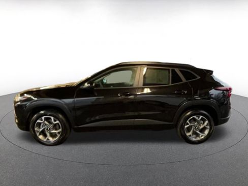 Used 2025 Chevrolet Trax LT image 9