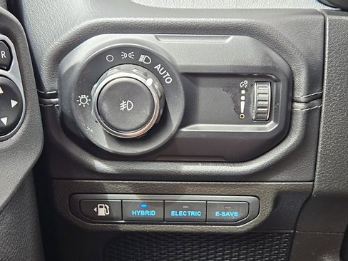 Used 2024 Jeep Wrangler Unlimited Sahara AWD/4WD image 44