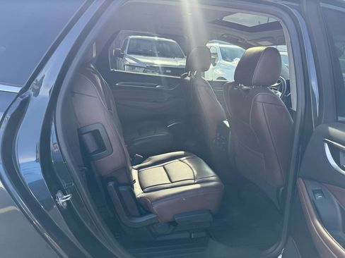 Used 2018 Buick Enclave Avenir w/ Avenir Technology Package AWD/4WD image 16