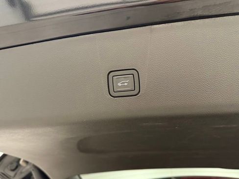 Used 2023 Chevrolet Traverse RS image 37