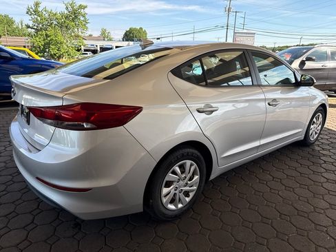 Used 2017 Hyundai Elantra SE w/ Cargo Package FWD image 6