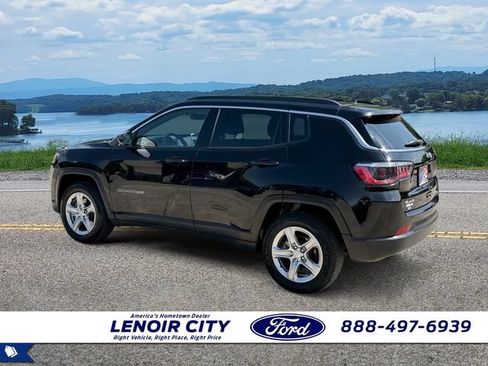 Used 2024 Jeep Compass Latitude AWD/4WD image 5