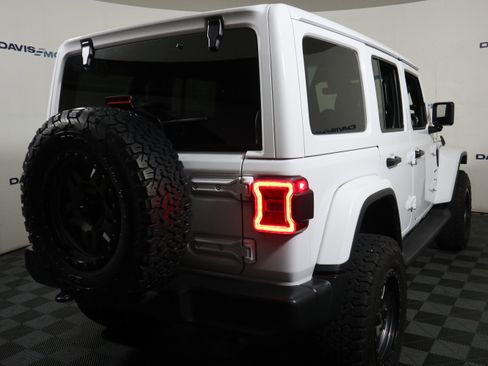 Used 2021 Jeep Wrangler Unlimited Sahara AWD/4WD image 6