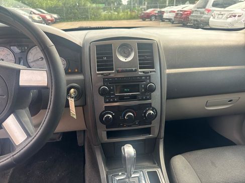 Used 2006 Chrysler 300 RWD image 10