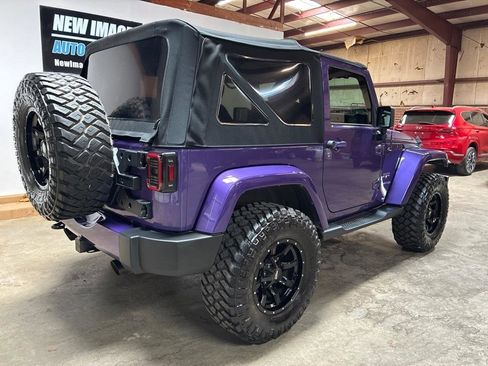 Used 2018 Jeep Wrangler Sahara w/ Connectivity Group AWD/4WD image 6