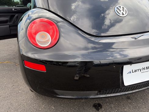 Used 2010 Volkswagen Beetle Coupe FWD image 22