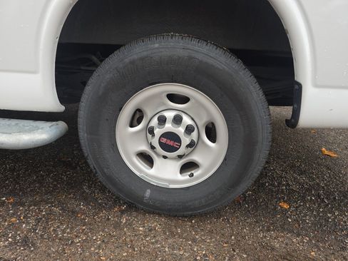 Used 2024 GMC Savana 2500 Work Van w/ Driver Convenience Package image 33