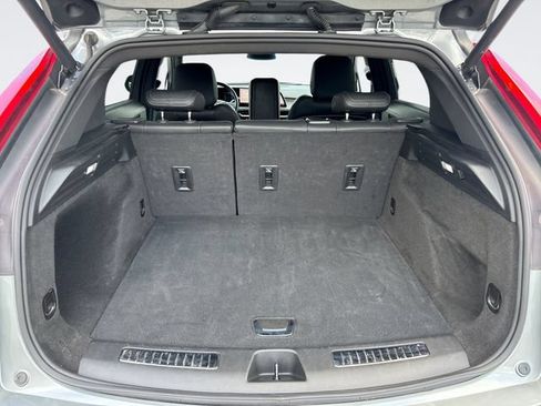 Used 2025 Cadillac XT4 Premium Luxury FWD image 24