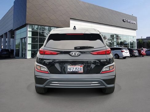 Certified 2023 Hyundai Kona SE w/ Cargo Package FWD image 4