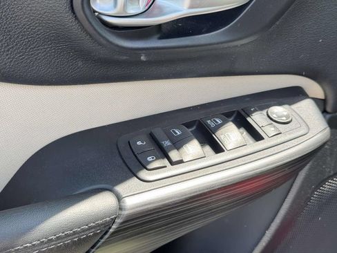 Used 2016 Jeep Cherokee Latitude AWD/4WD image 14
