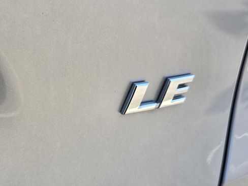 Used 2022 Toyota RAV4 LE image 30