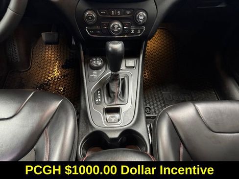 Used 2022 Jeep Cherokee Trailhawk image 14