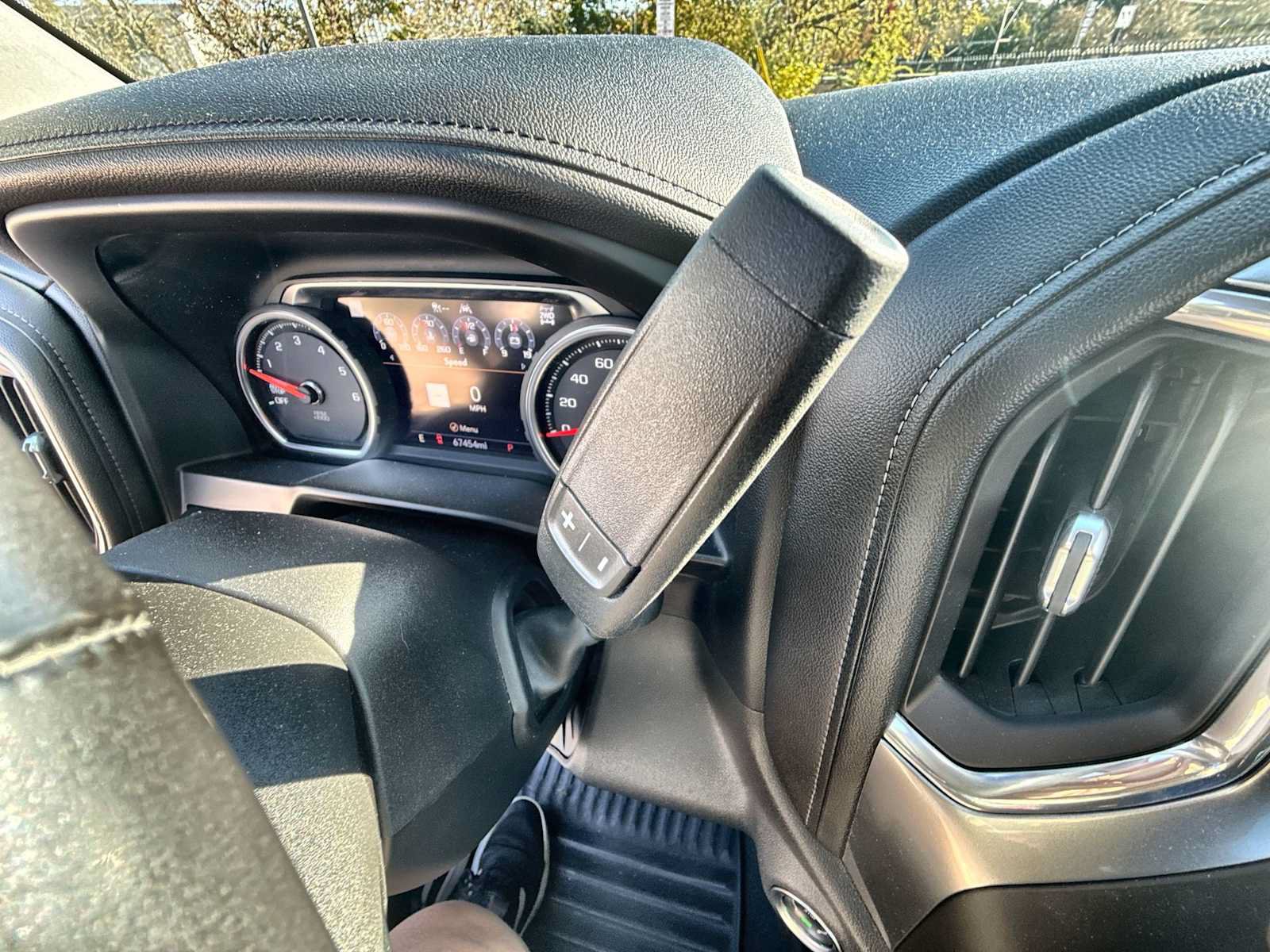 Certified 2020 Chevrolet Silverado 1500 LTZ w/ LTZ Premium Package AWD/4WD image 16
