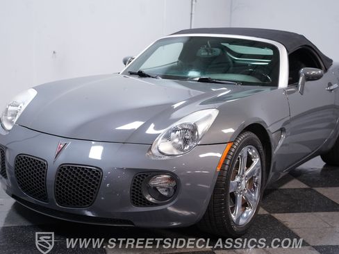 Used 2008 Pontiac Solstice GXP w/ Premium Package RWD image 17