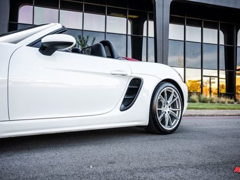 Used 2017 Porsche 718 Boxster image 28